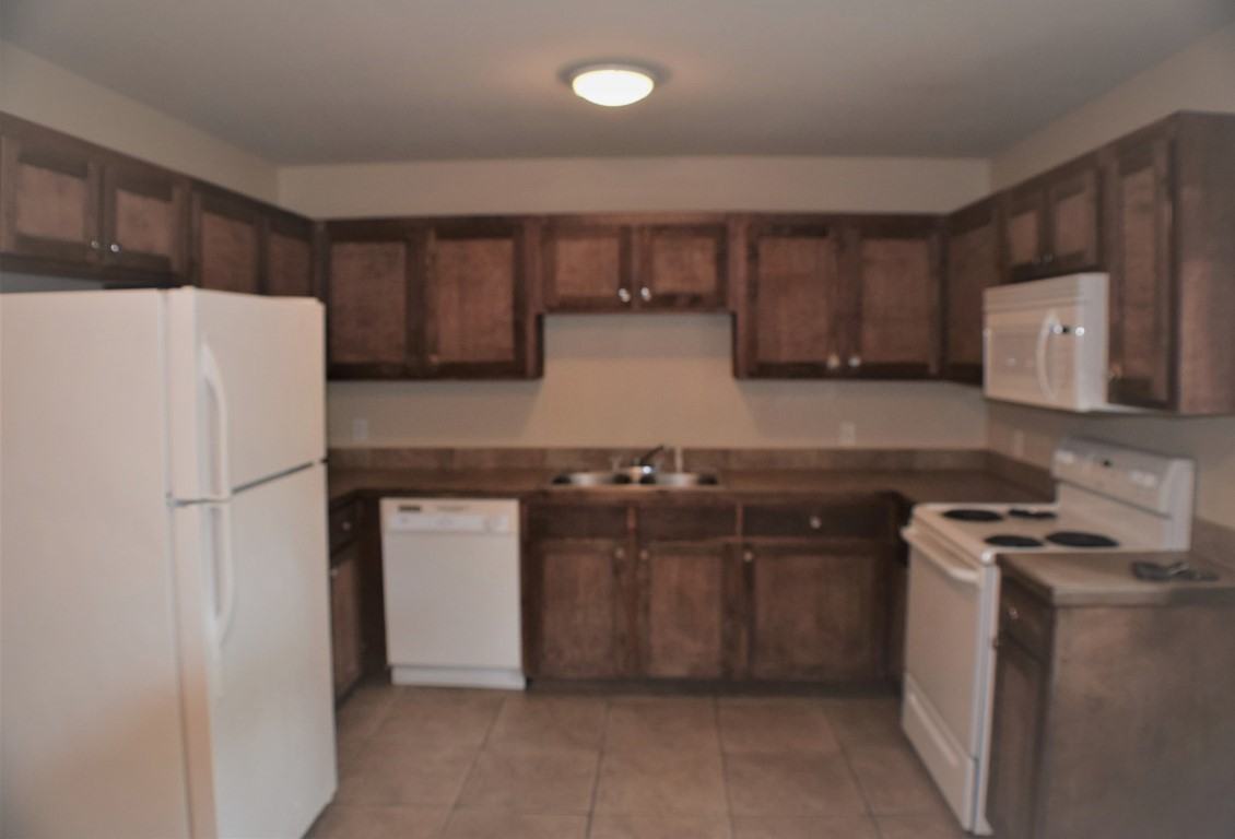 1118 Howell Rd - Photo 3 of 16