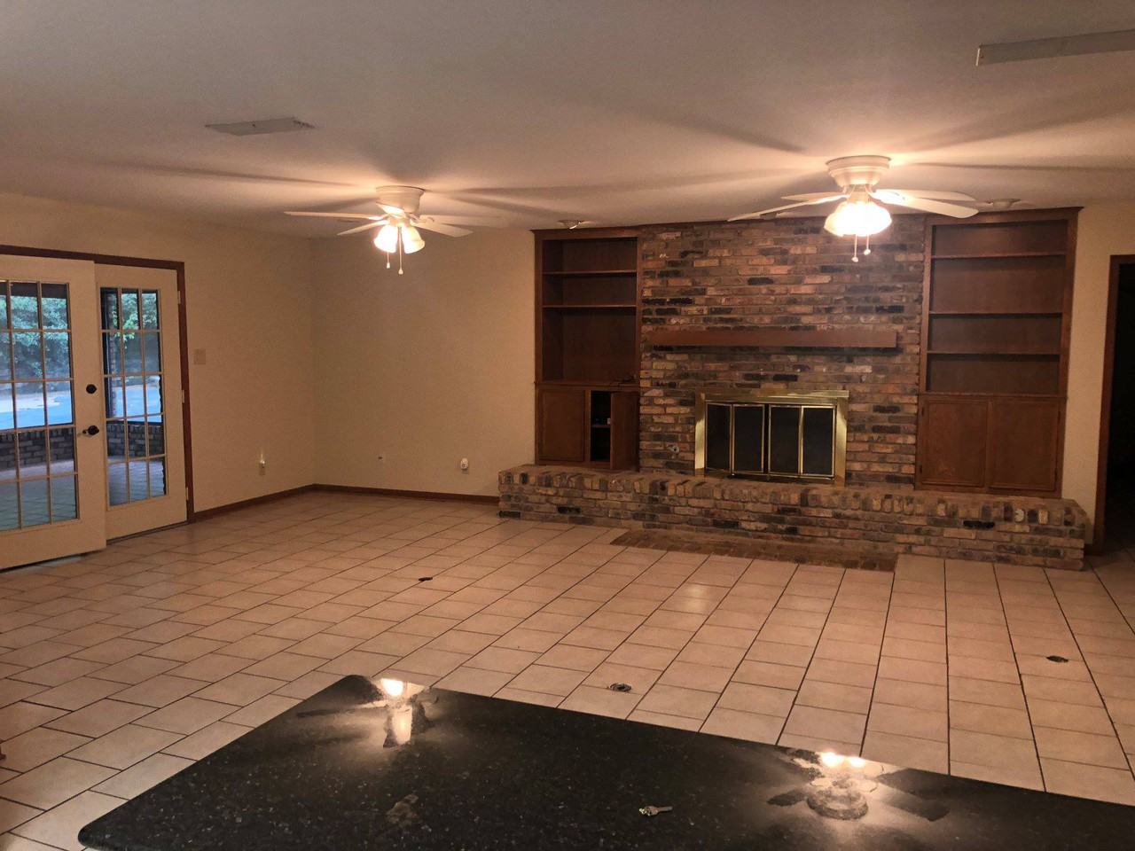 908 Bergstrom Pl - Photo 3 of 12