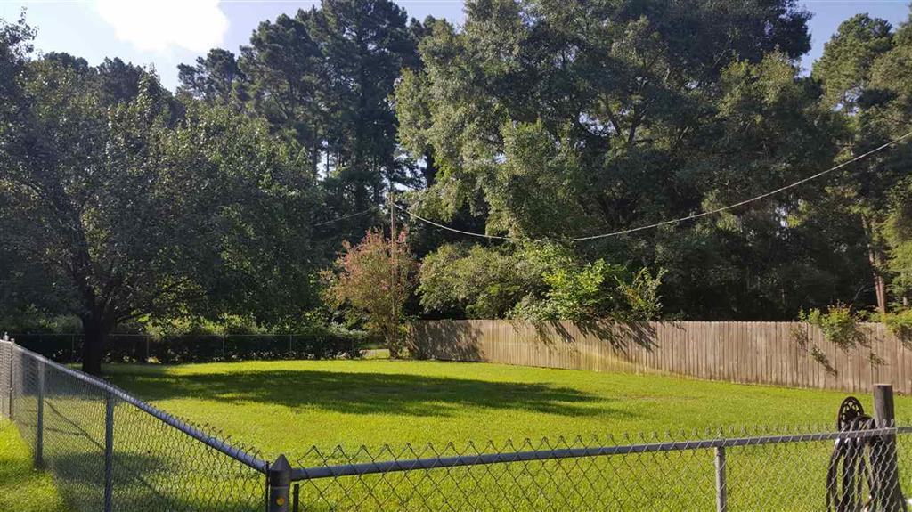 105 Peacock Dr - Photo 3 of 11