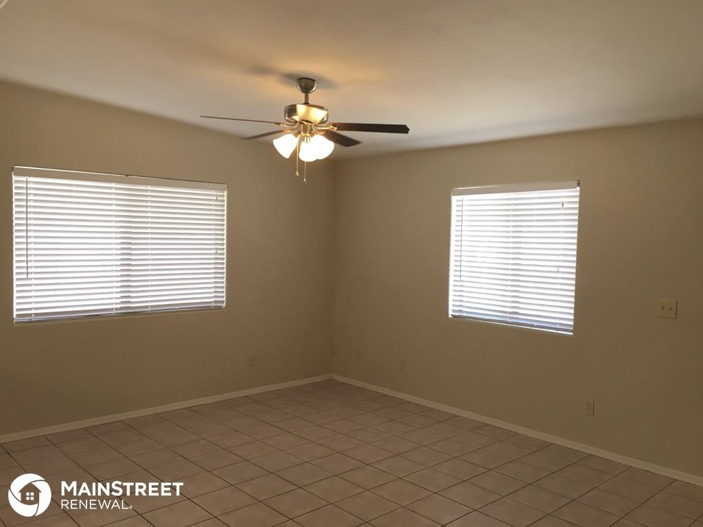 427 Mabel St W - Photo 3 of 19