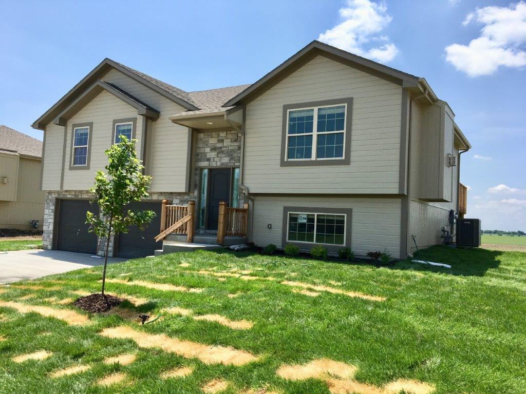 19120 Corbyn Ln - Photo 3 of 15