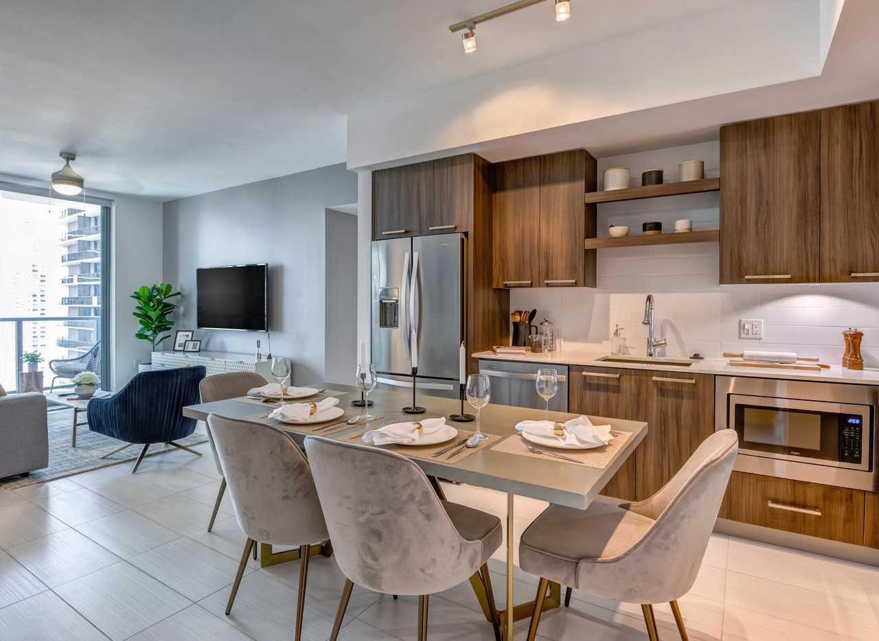 Solitair Brickell - Photo 3 of 34