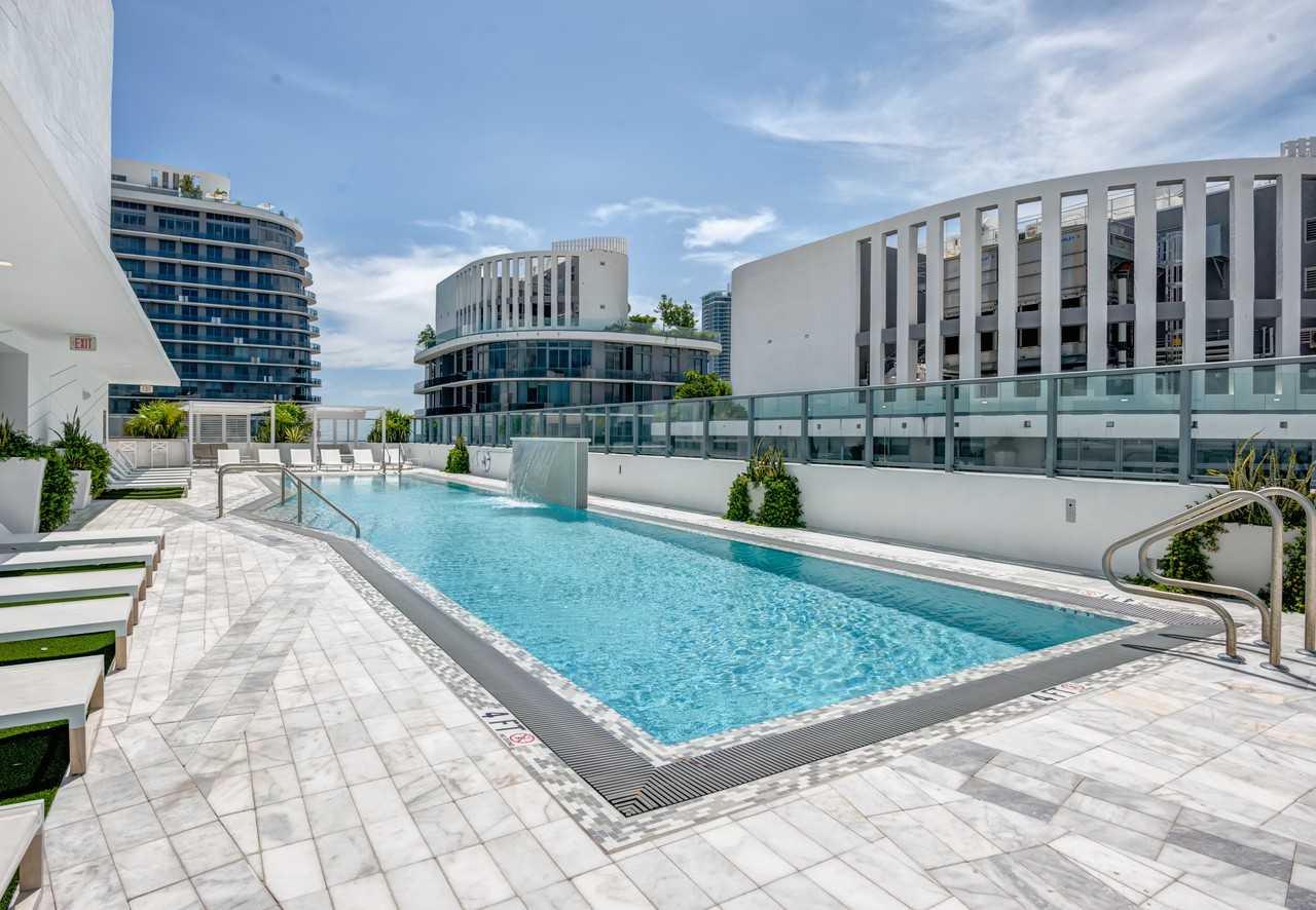 Solitair Brickell - Photo 2 of 34