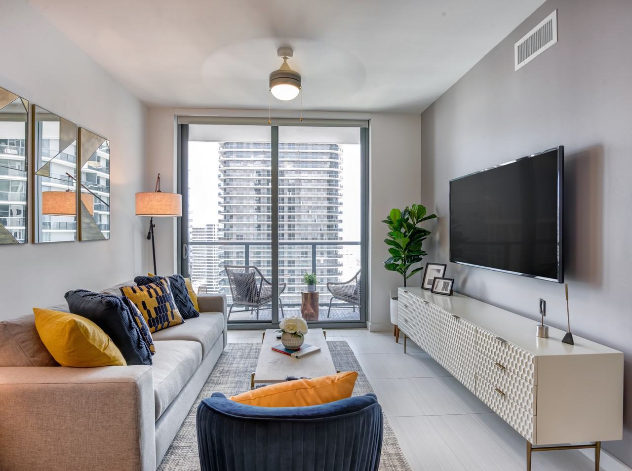 Solitair Brickell - Photo 5 of 34