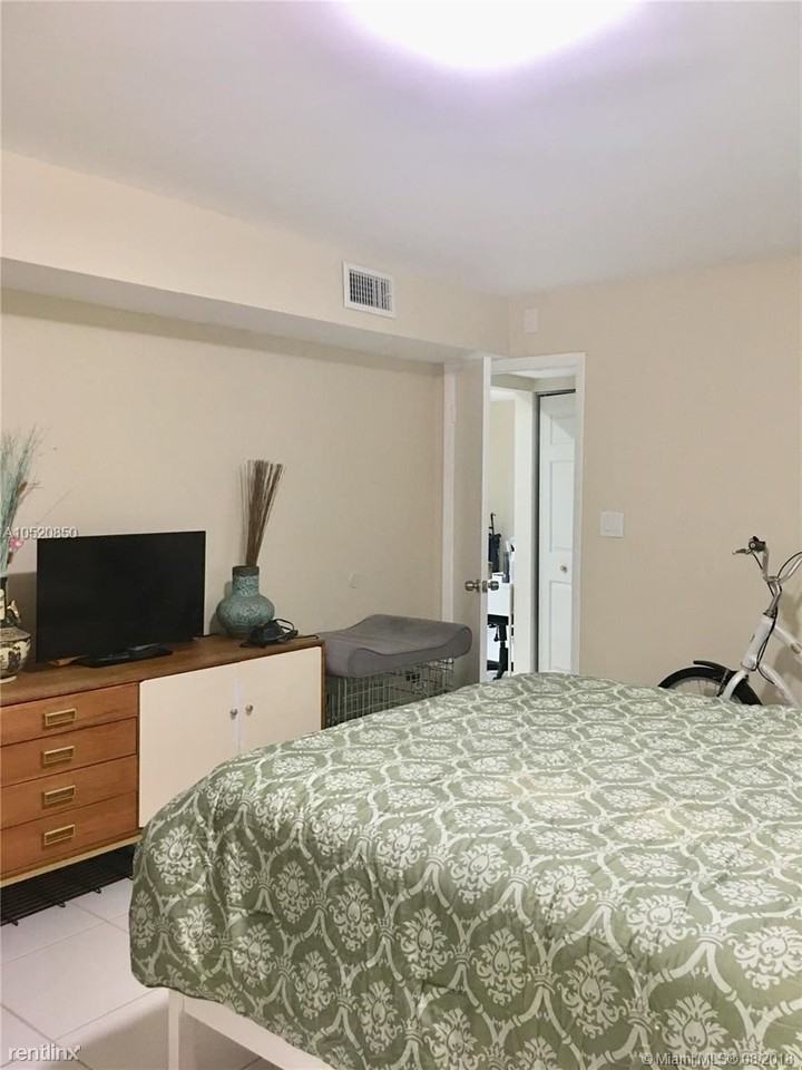2324 Van Buren St - Photo 2 of 10