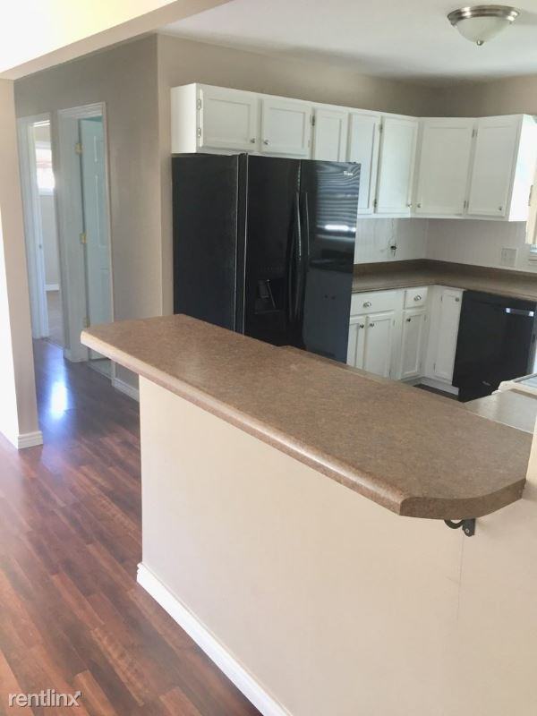 450 W 300 S - Photo 3 of 9