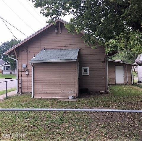 2020 SW 11th St - Photo 2 of 12