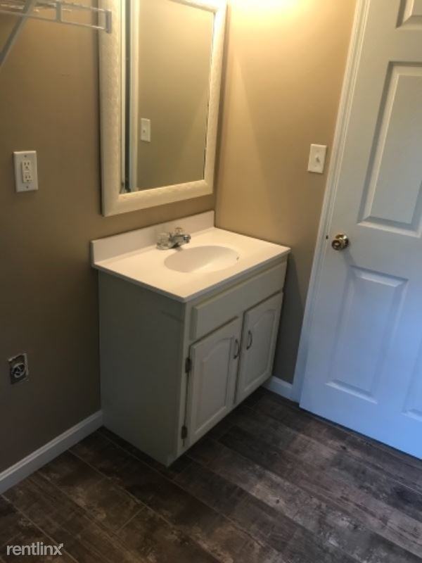 132 N Plum St - Photo 2 of 9