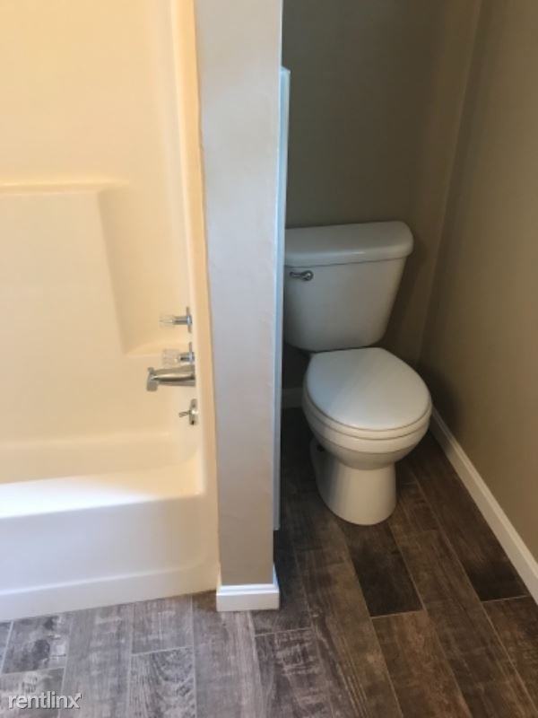 132 N Plum St - Photo 3 of 9