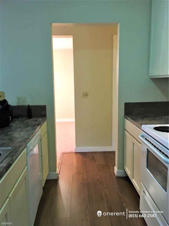 4421 148th Ave NE #C13 - Photo 3 of 20