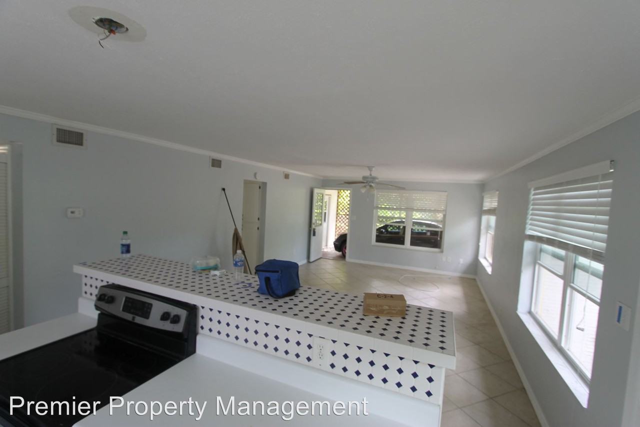 982 13th St N - Photo 3 of 11