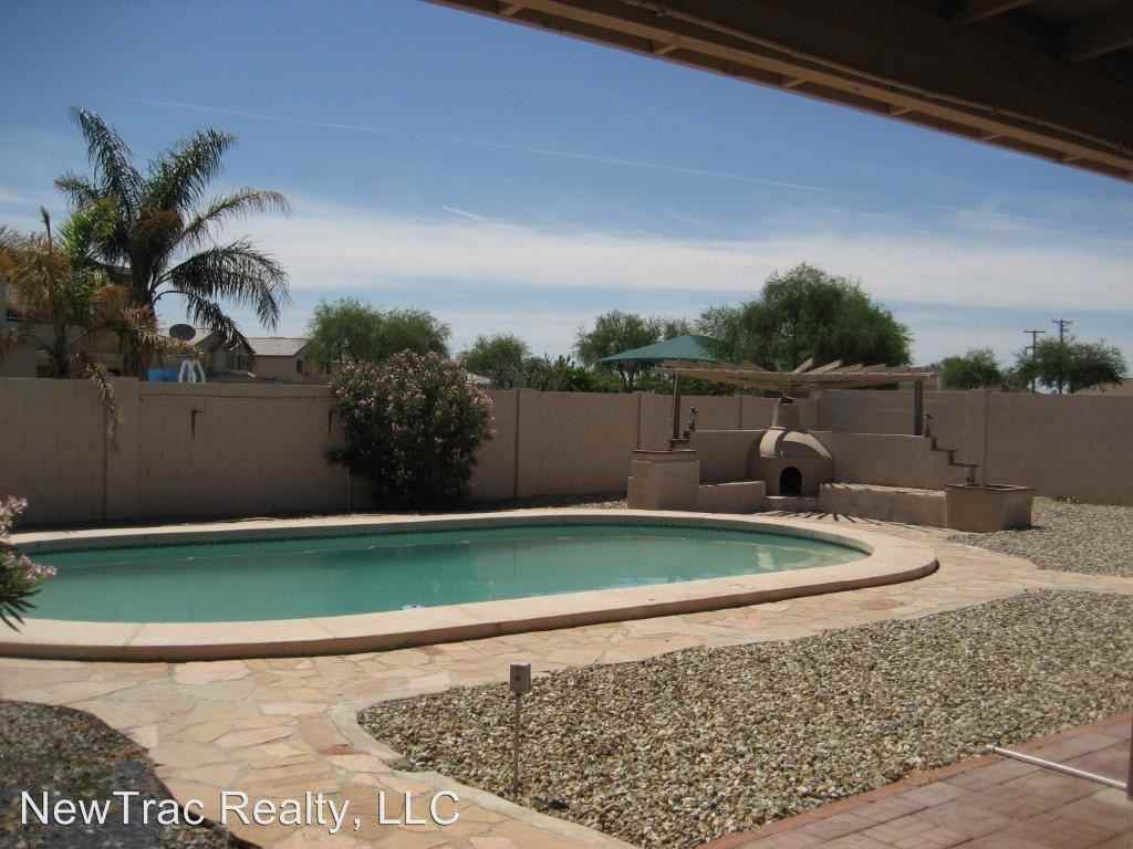 10337 W Luke Ave - Photo 3 of 9