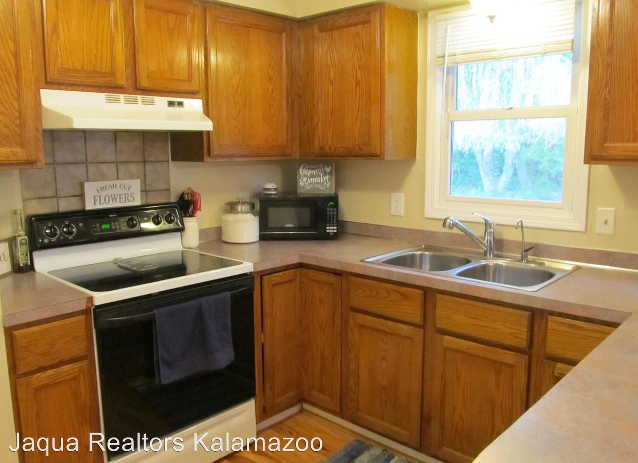 15673 Rich Ln - Photo 2 of 16