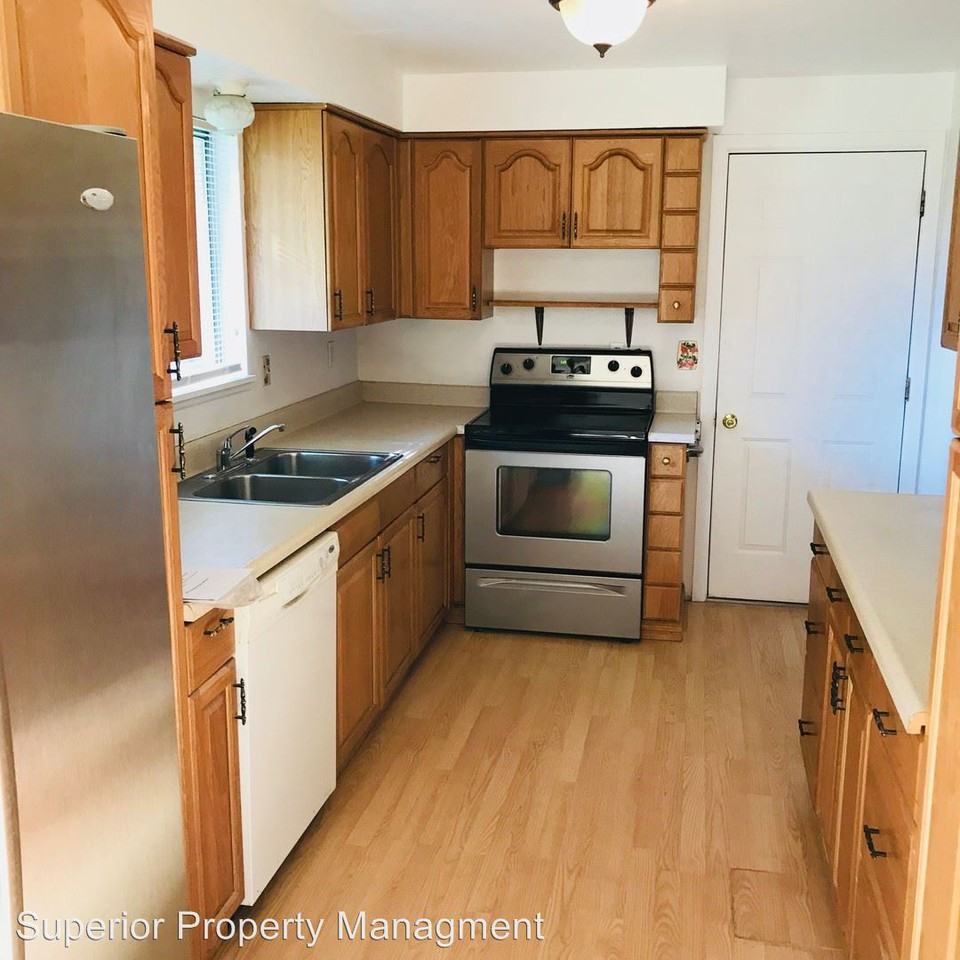 206 S 3rd St W - Photo 2 of 12