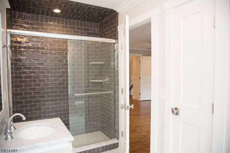 581 Trinity Pl - Photo 3 of 16