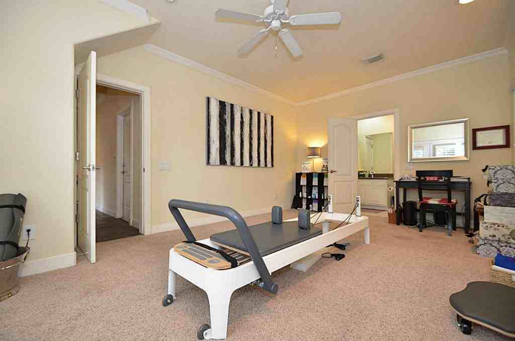 5433 Kansas St - Photo 3 of 23