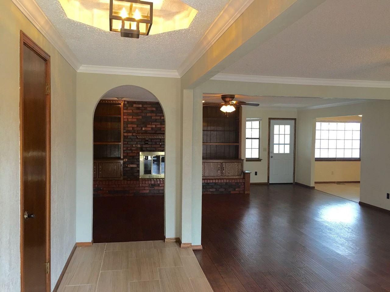 7429 NW 107th St - Photo 3 of 32