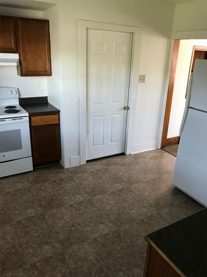 14 E Bank St - Photo 2 of 13