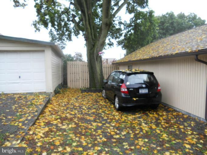 112 Lincoln Way W - Photo 3 of 12