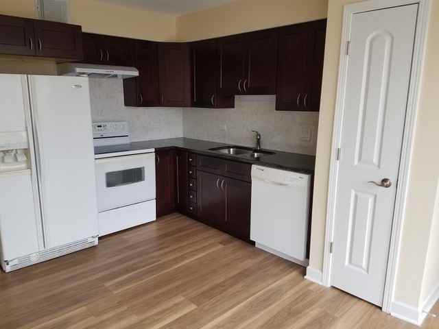 1452 Carol Ct #3A - Photo 3 of 9