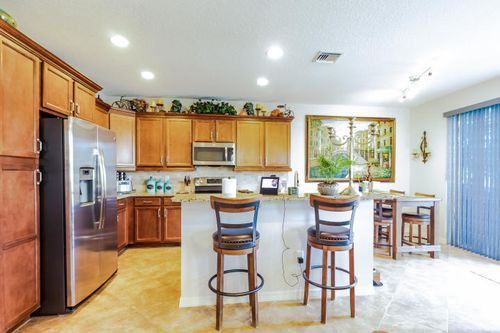 4561 Tara Cove Way - Photo 3 of 8
