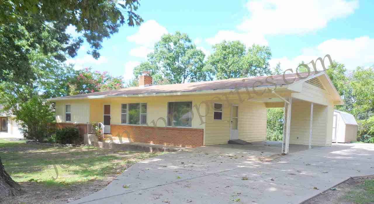 43 Wayne Dr - Photo 2 of 9