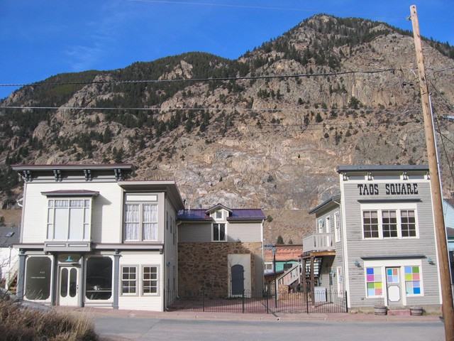 507-511 Taos Street - Photo 3 of 8