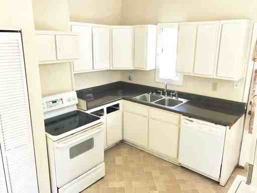 2312 T St - Photo 3 of 7