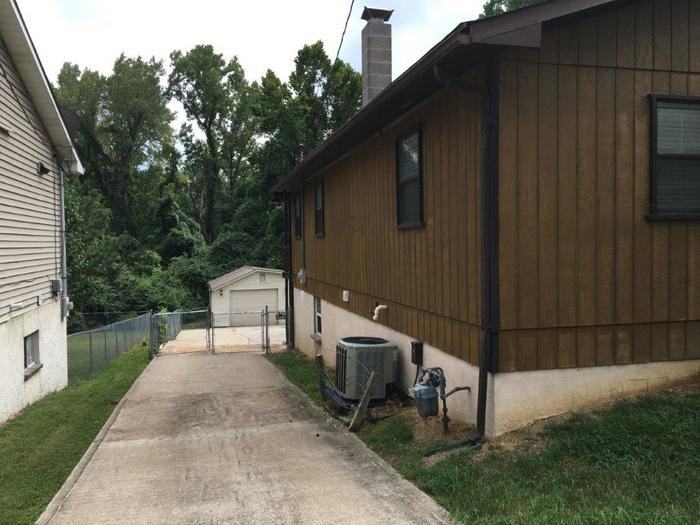 9150 Wood Ave - Photo 3 of 15