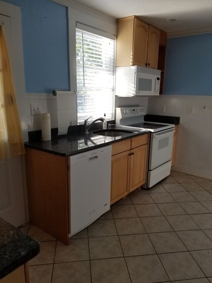 51 West St - Photo 2 of 21