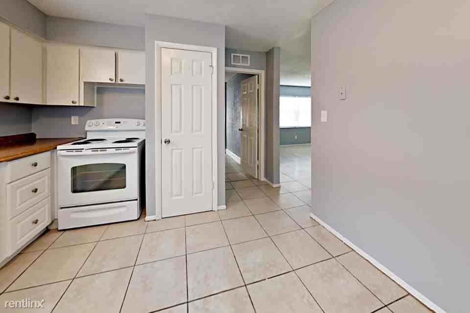 11813 127th Ave N - Photo 3 of 16