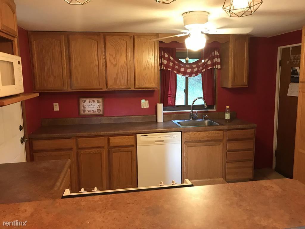 1670 Breining St - Photo 3 of 13