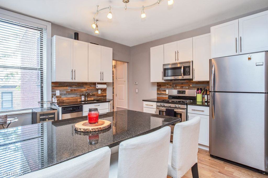 1212 Washington St - Photo 2 of 8
