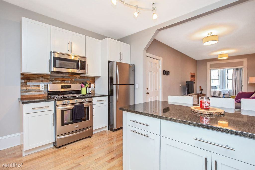 1212 Washington St - Photo 3 of 8