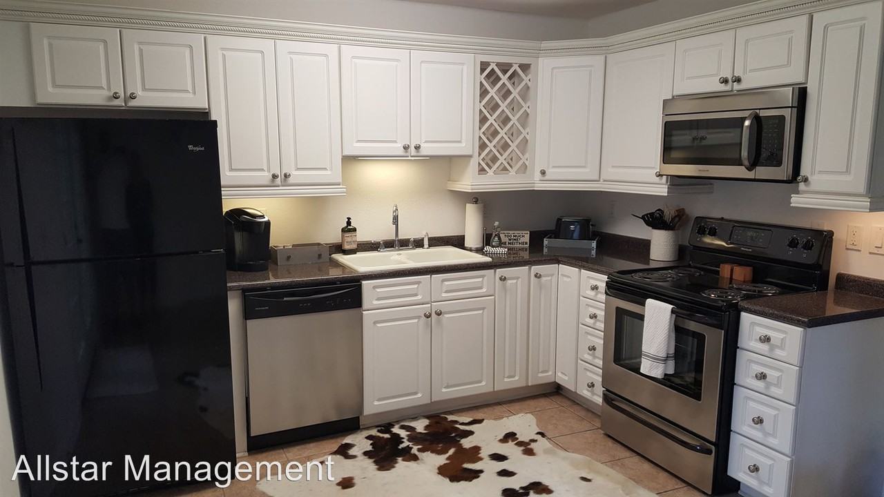 1802 Jackson Ave W, - Photo 3 of 25