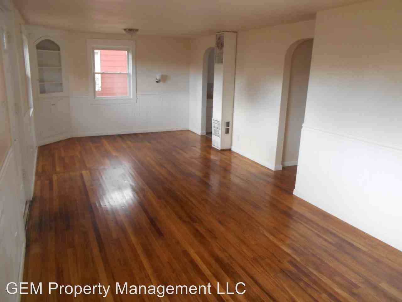 310 W 5th St - Photo 2 of 11