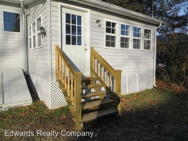 576 N Main St - Photo 2 of 8