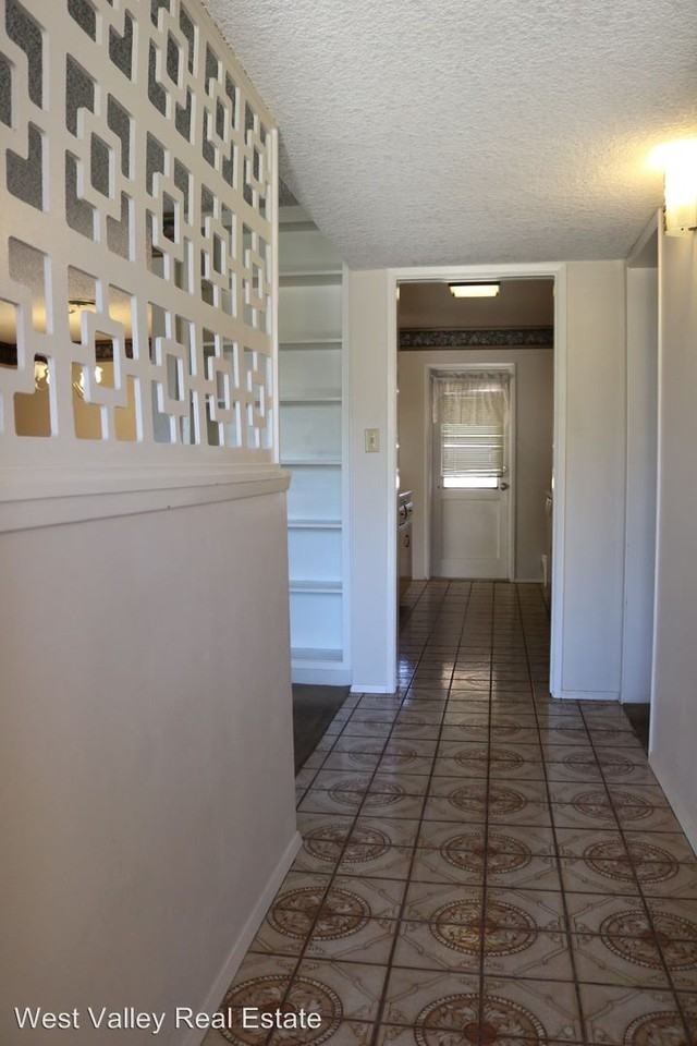 1002 3rd St - Photo 2 of 24