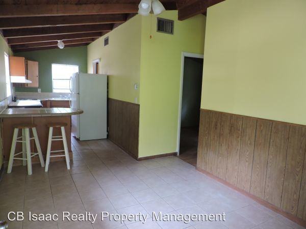 6115 Lakefront Ln - Photo 3 of 17