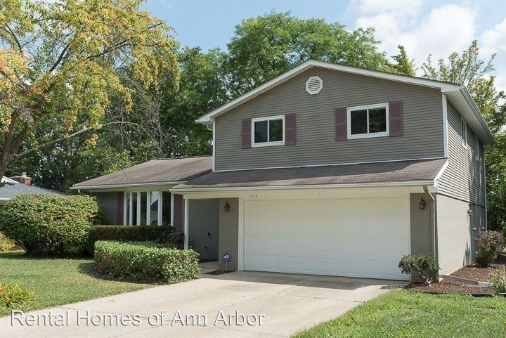 1525 Dicken Dr - Photo 3 of 35