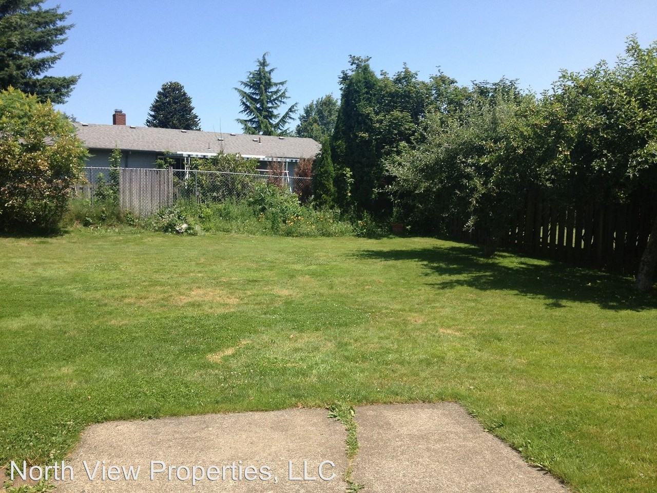 25 NE 22nd St - Photo 3 of 11