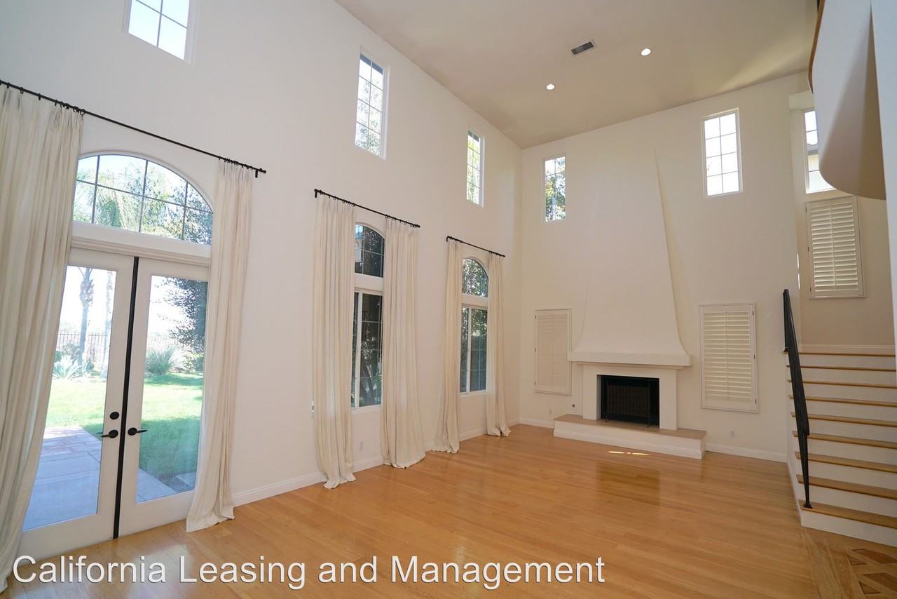 24709 Tiburon St - Photo 3 of 36