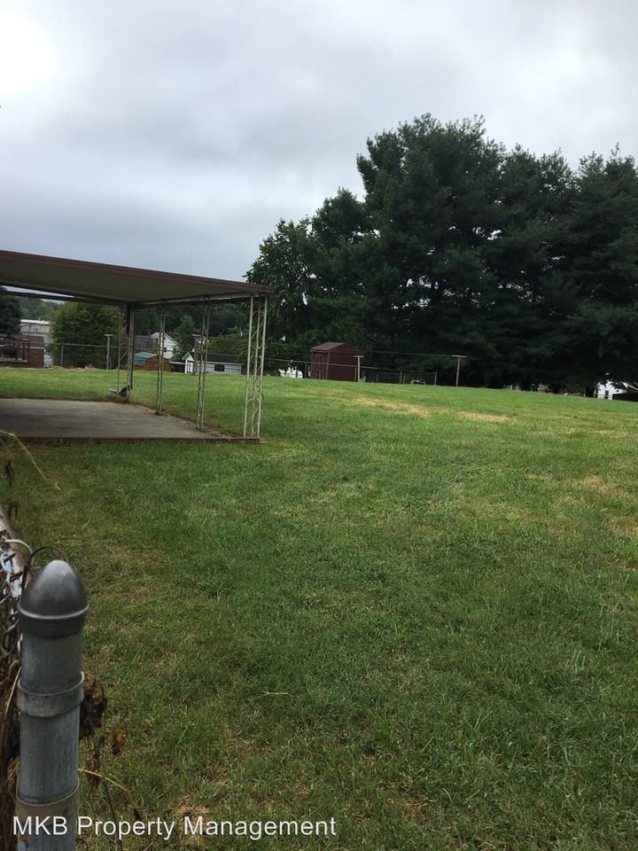 322 Liberty Rd NE - Photo 3 of 24