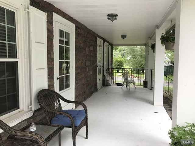 95 Dewolf Rd - Photo 3 of 16