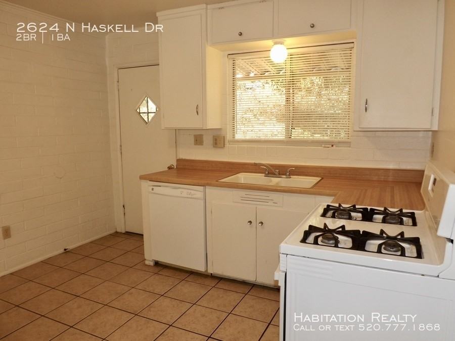 2624 N Haskell Dr - Photo 2 of 20