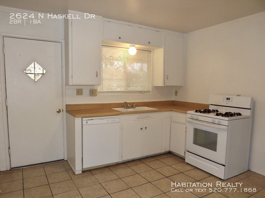 2624 N Haskell Dr - Photo 3 of 20