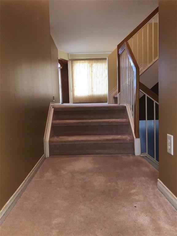 2005 Dunollie Crescent - Photo 3 of 21