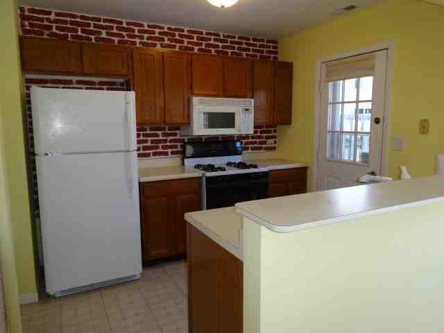 666 Yale Ln - Photo 2 of 12