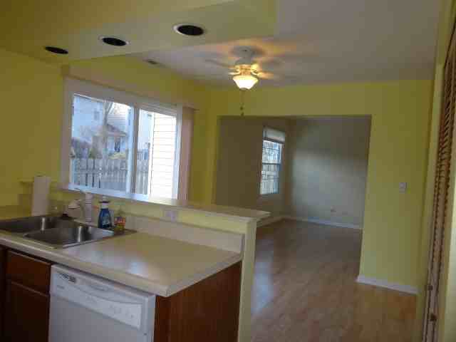 666 Yale Ln - Photo 3 of 12