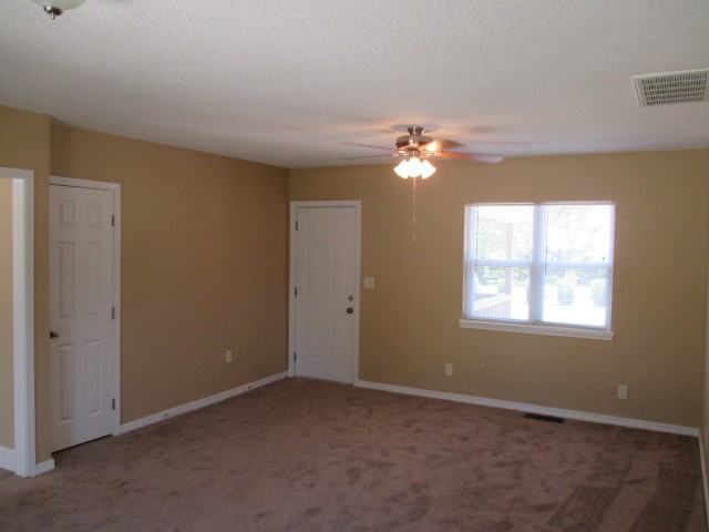 907 Linden Ln - Photo 3 of 22